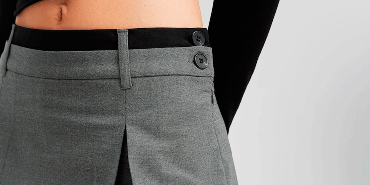 Bershka diseña la falda corta que compran las veinteañeras, pero también las de más de 40