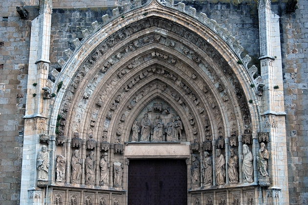 Detalle del espectacular pórtico de Santa María. Imagen: Enfo, CC BY-SA 3.0.