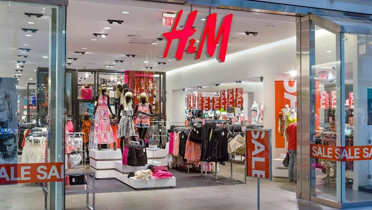 El desafiament és trobar un jersei de coll alt per 9,99 euros amb més glamur que el nou de H&M