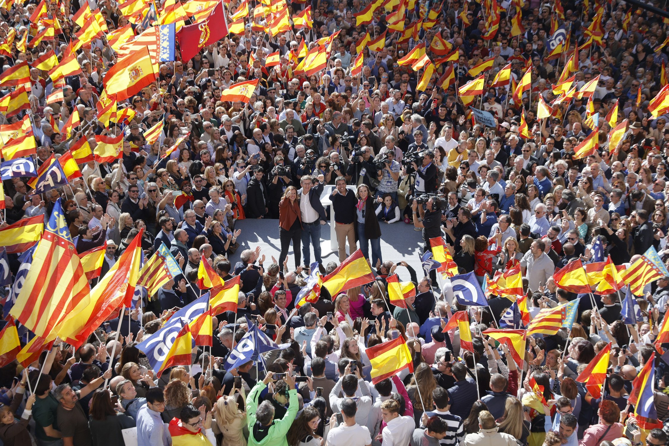 Feijóo toca a rebato contra la amnistía y alerta de que "defenderá España" desde las instituciones