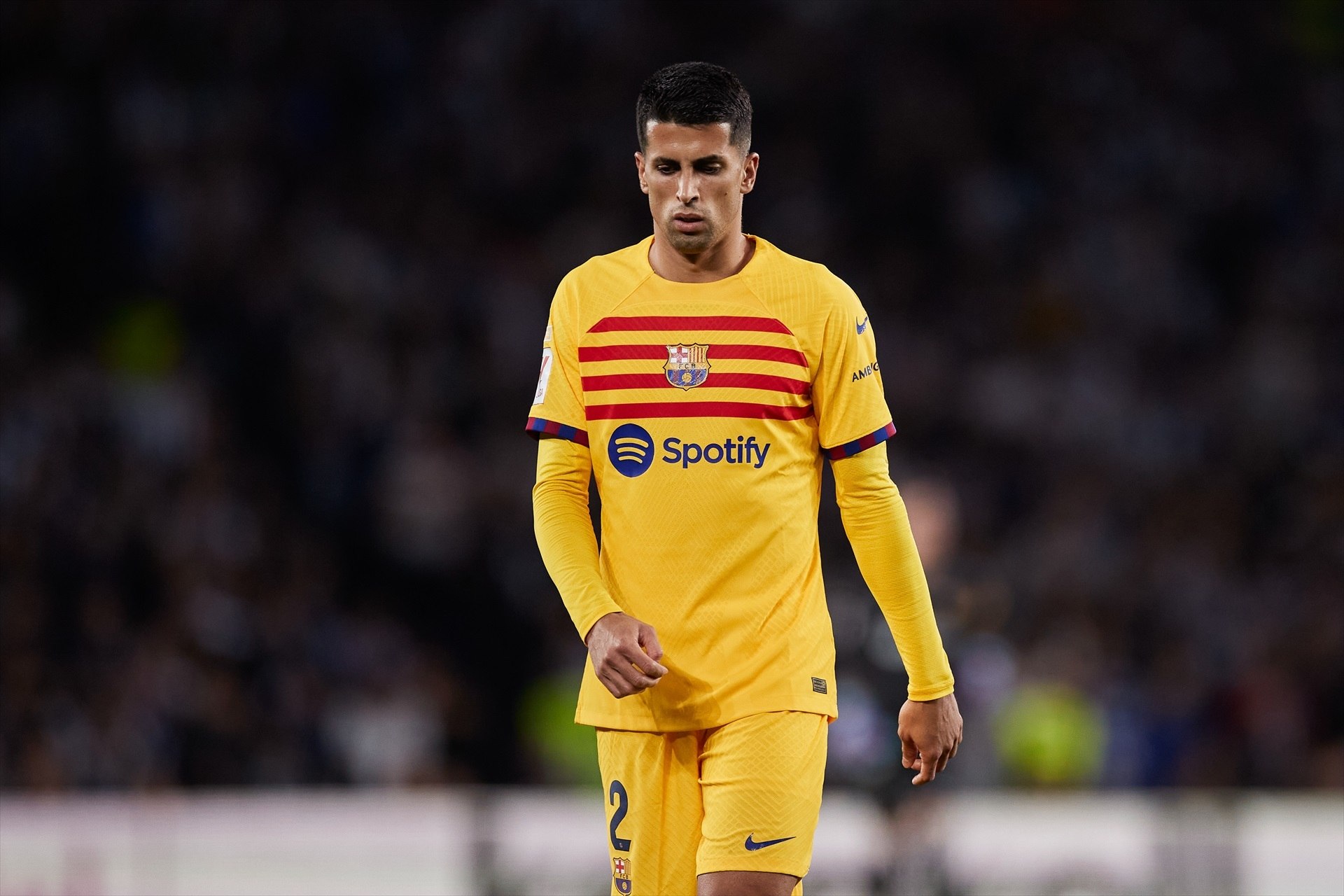 Cancelo tiene demasiados enemigos dentro del vestuario del Barça