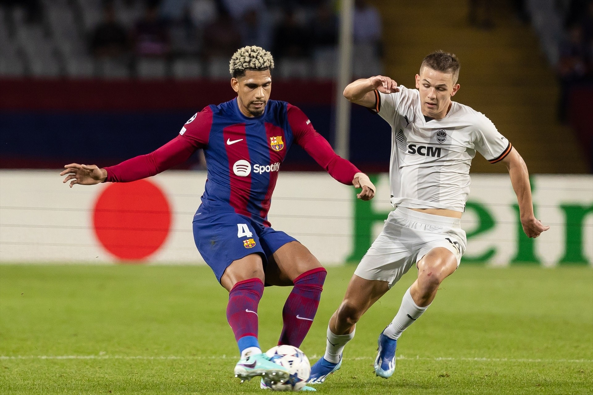 Araujo, a crits: enganxada amb un suplent del Barça, no calla