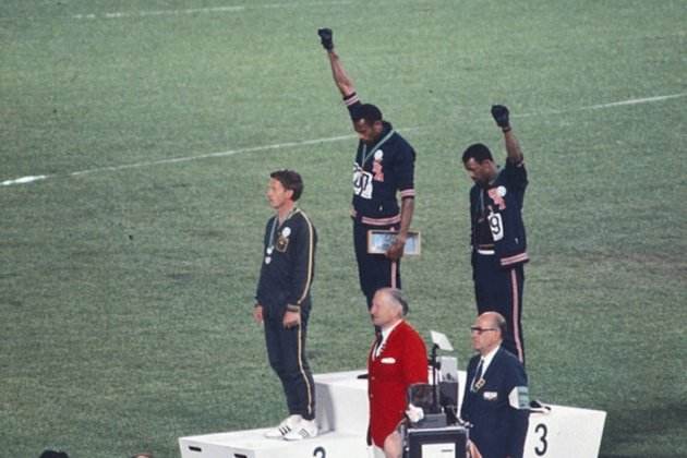 història de John Carlos, Tommie Smith, Peter Norman wikipedia