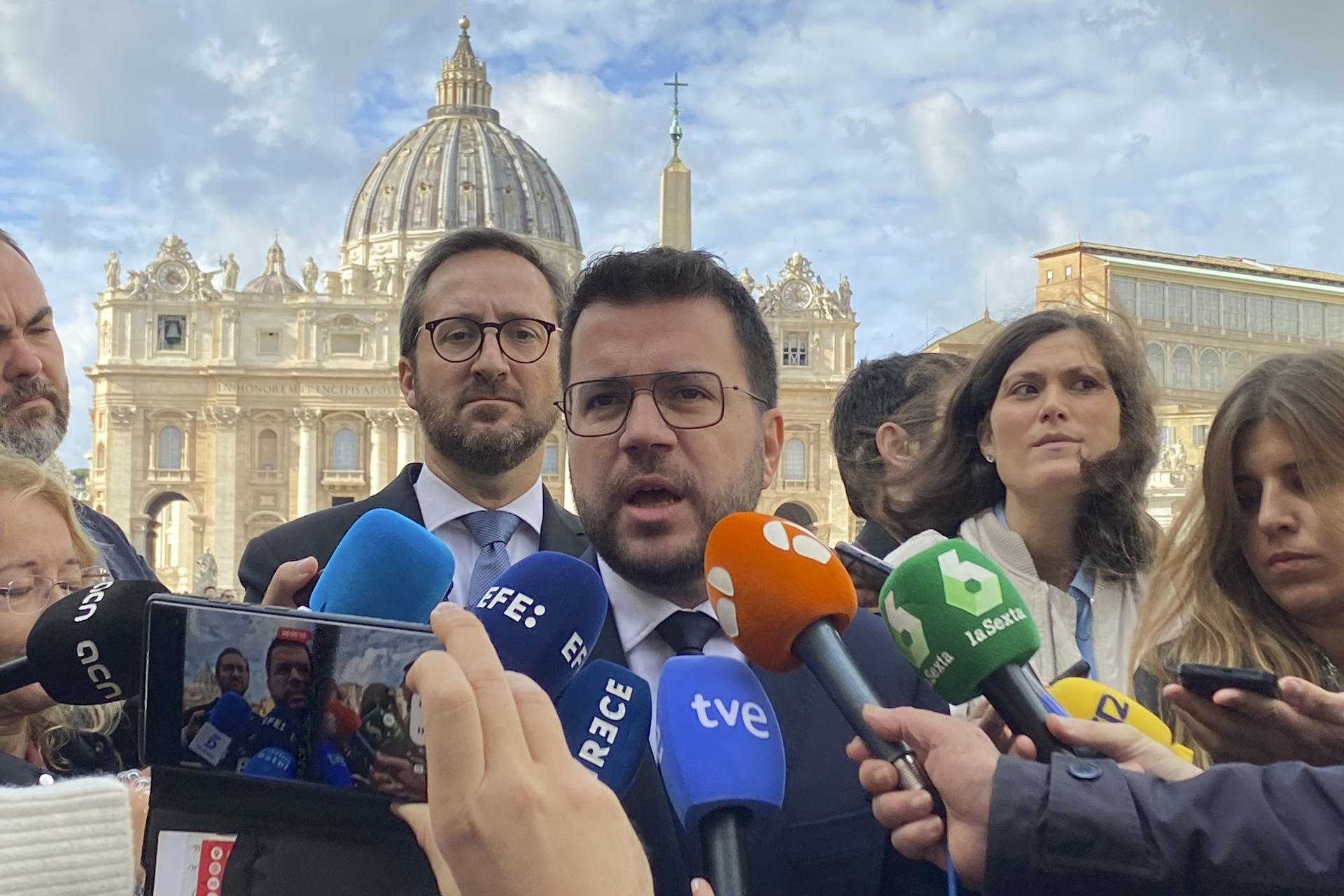 Pere Aragonès traslada al Papa su apuesta por la amnistía y el referéndum en un encuentro en el vaticano