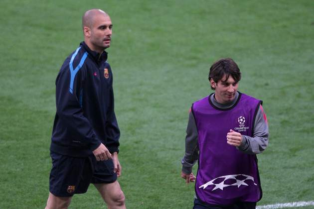 Pep Guardiola y Messi durante un entrenamiento en el Barça / Foto: Europa Press