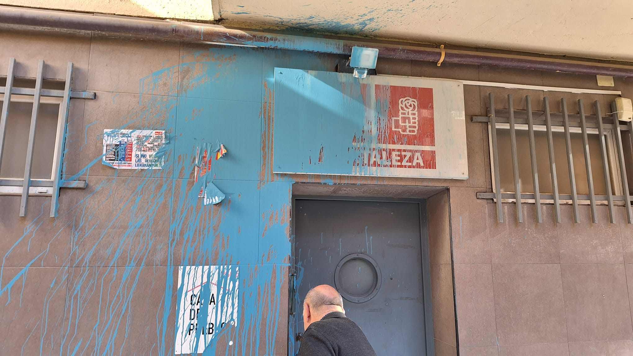 Ataquen i vandalitzen diferents seus del PSOE arreu d'Espanya