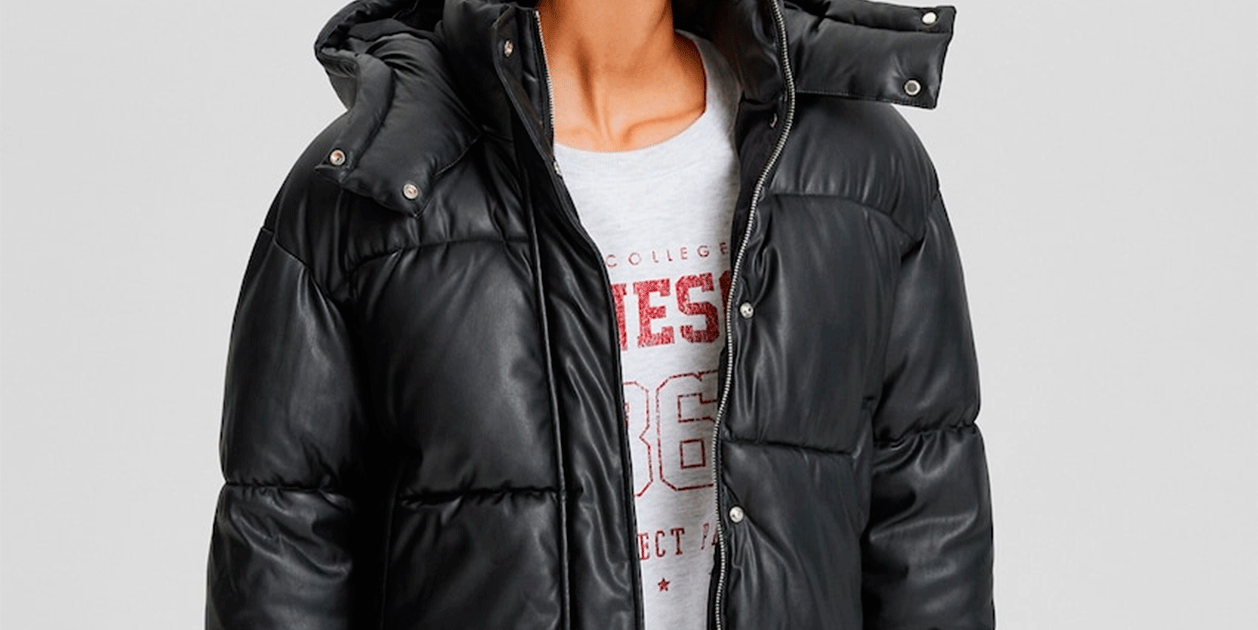 La caçadora embuatada efecte pell que es va esgotar l'hivern passat arriba a Bershka