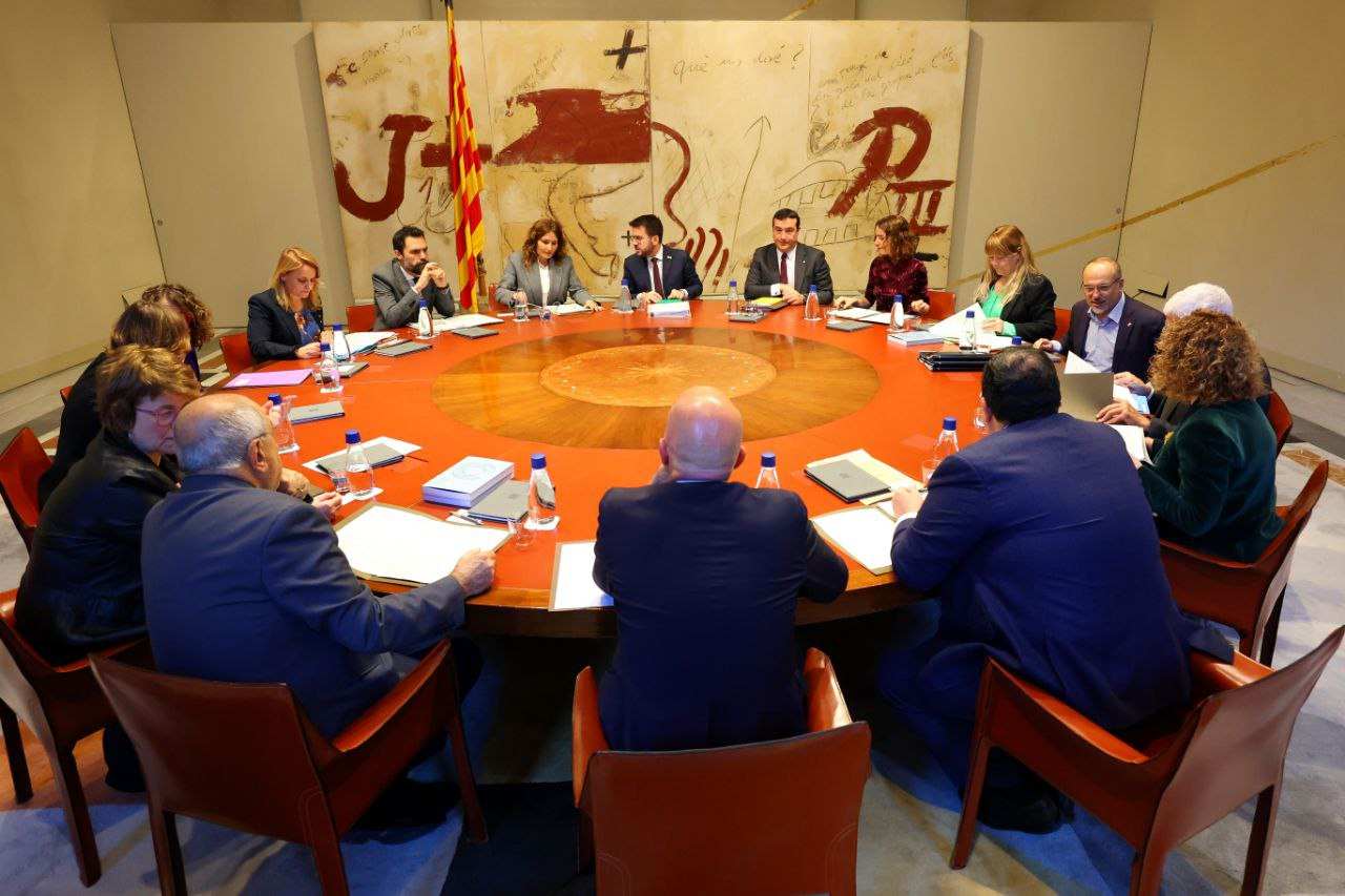 Els catalans aproven el Govern amb un 5 pelat, segons el CEO