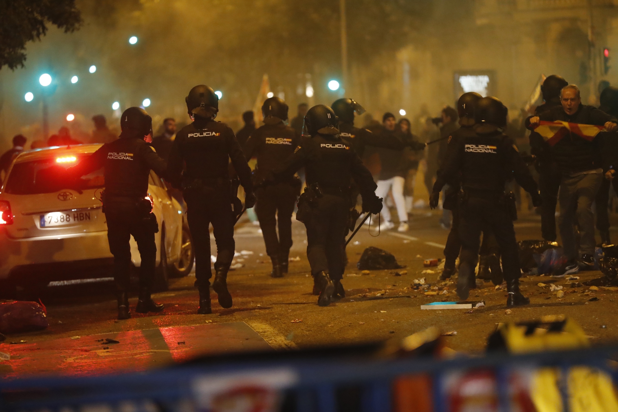 Interior justifica l'ús de gas lacrimogen per frenar els atacs “ultres” a la seu del PSOE