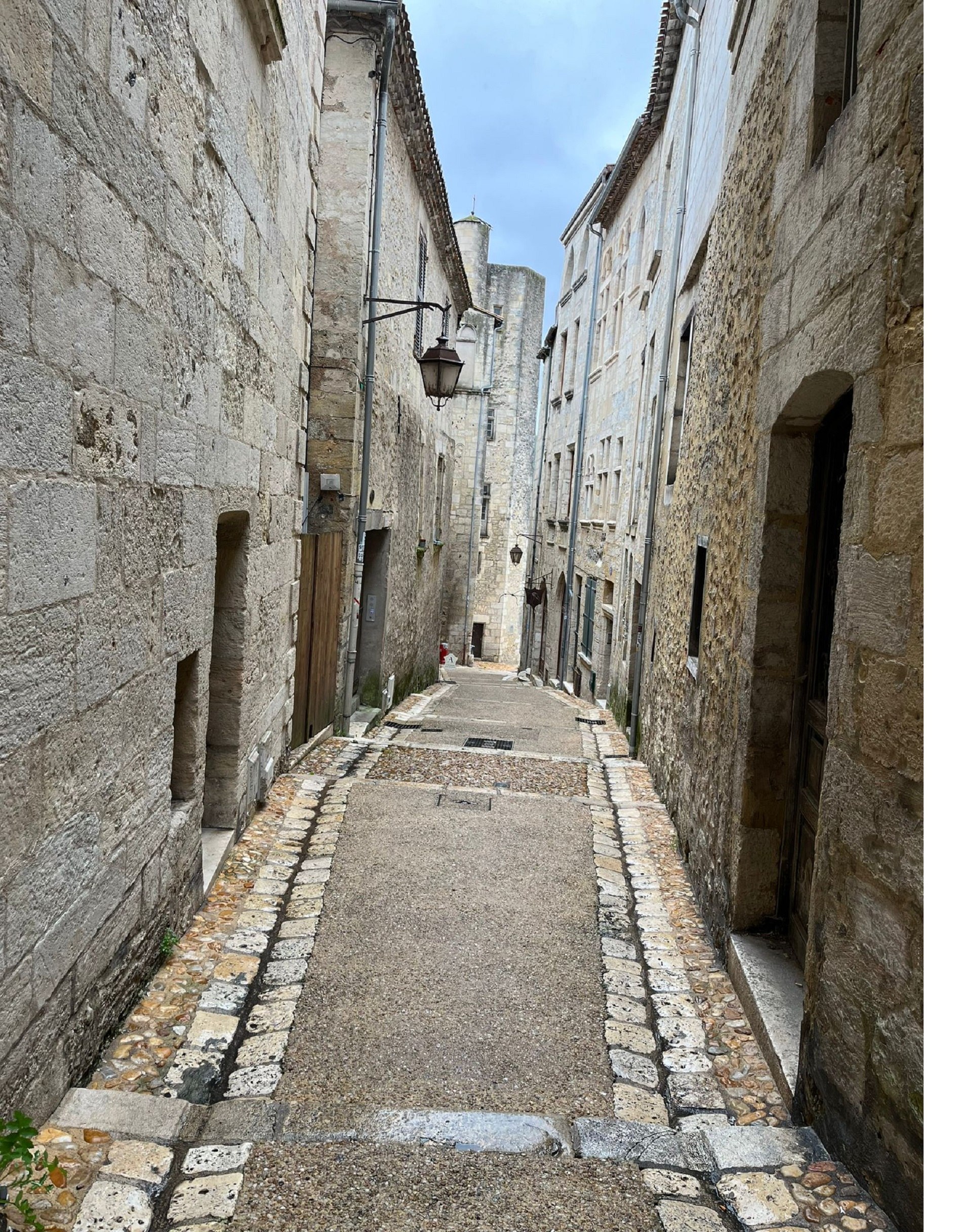 Perigús. Un carrer del casc antic. Foto Roser Bargunyó Perigús. Un carrer del casc antic. Foto Roser Bargunyó