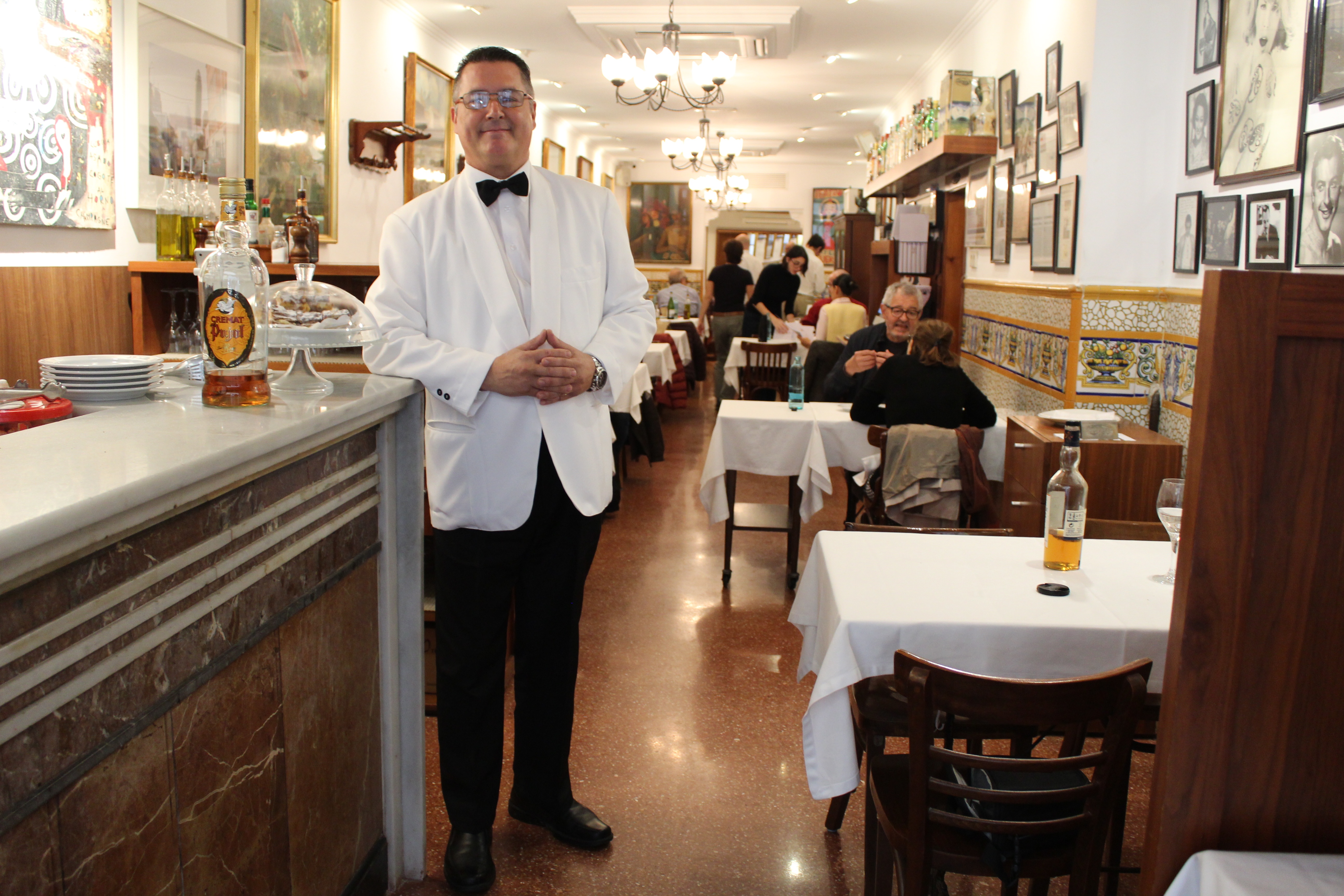 El restaurante del Raval que te hará soñar en tiempos pasados mientras pruebas su cocina catalana