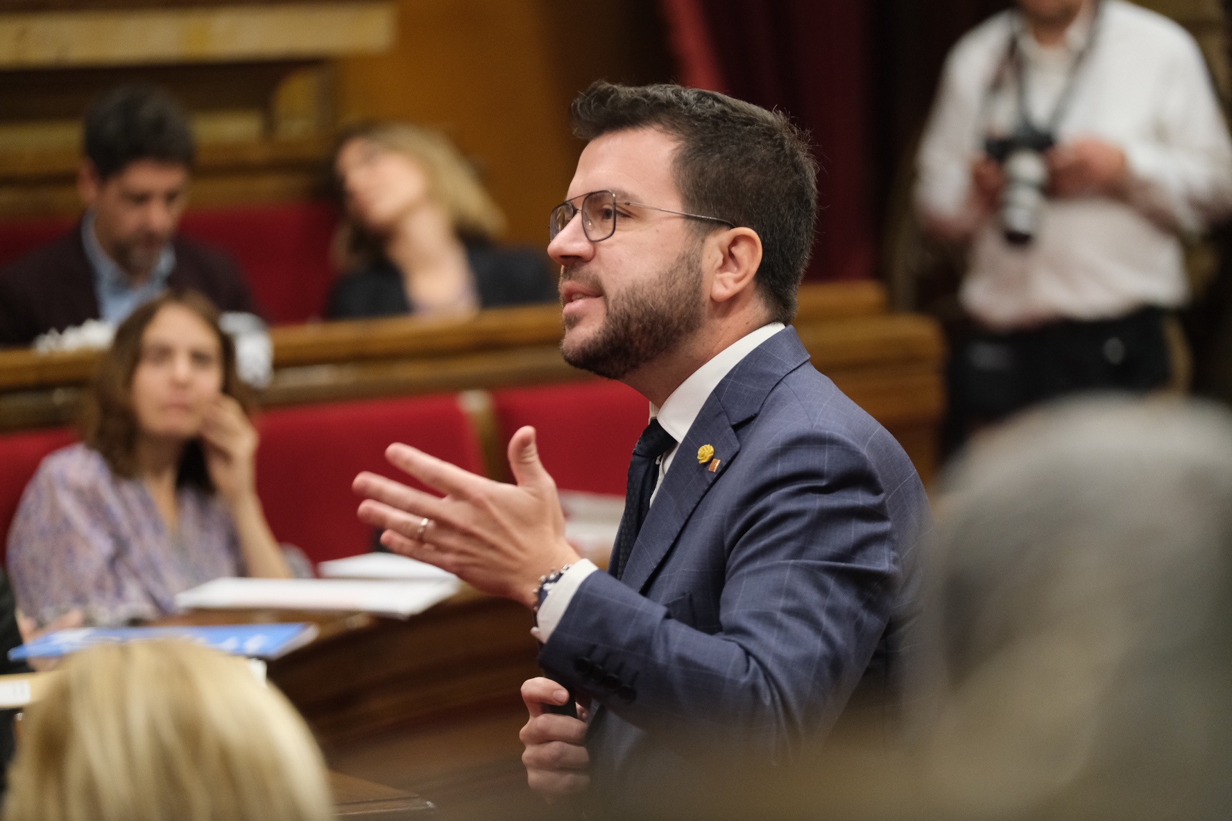 L'amnistia tensa la sessió de control a Aragonès i Vox, Cs i PP arremeten contra el PSC