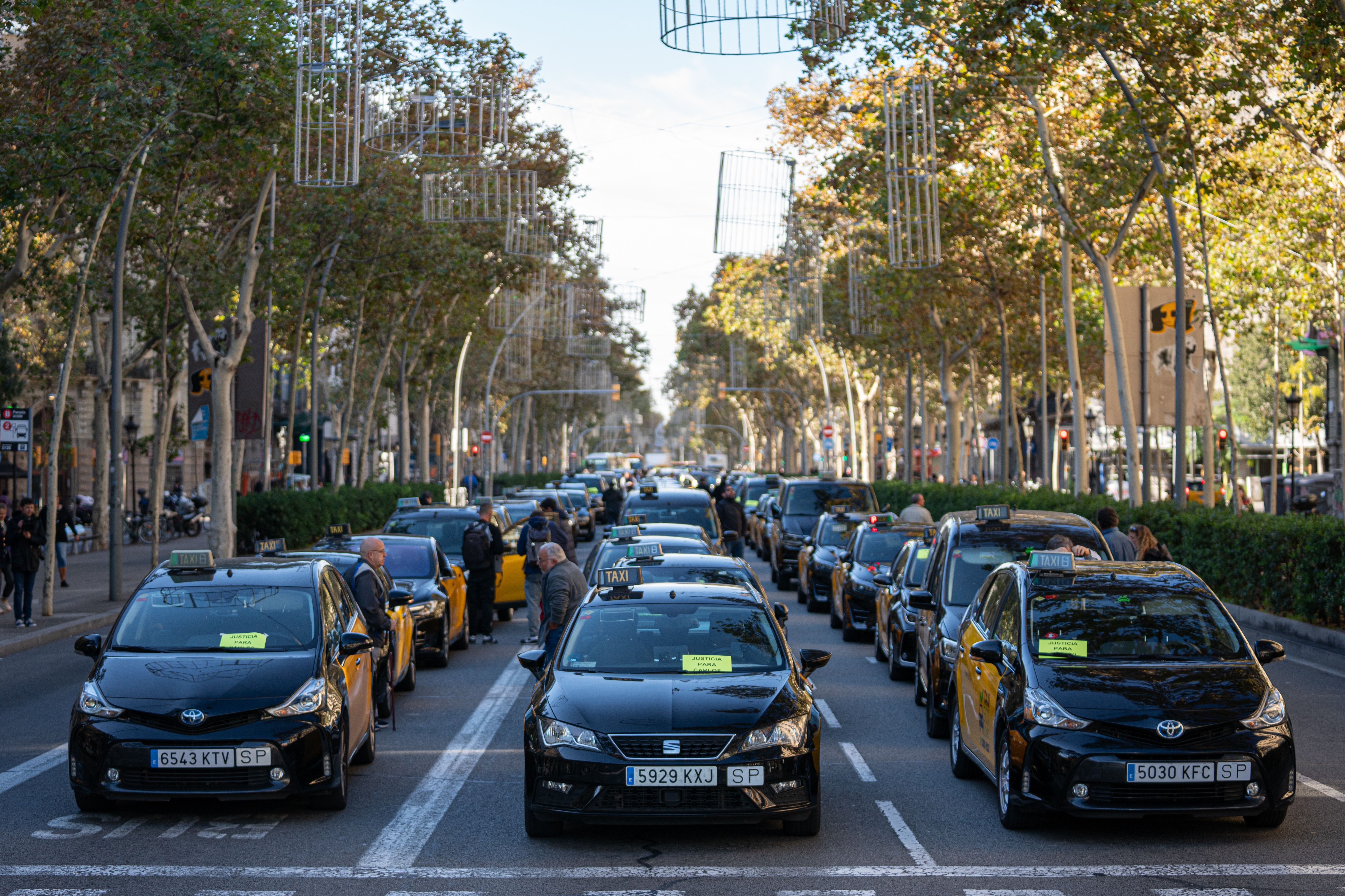 Els taxis bloquejaran la Gran Via de Barcelona el primer dia del curs escolar per protestar contra les VTC