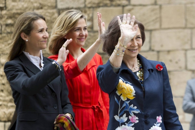 La reina Sofia amb elena i cristina efe La reina Sofia amb elena i cristina efe
