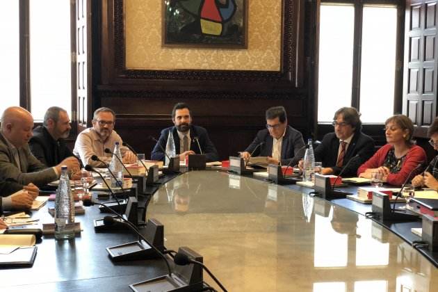 Mesa del Parlamento ML