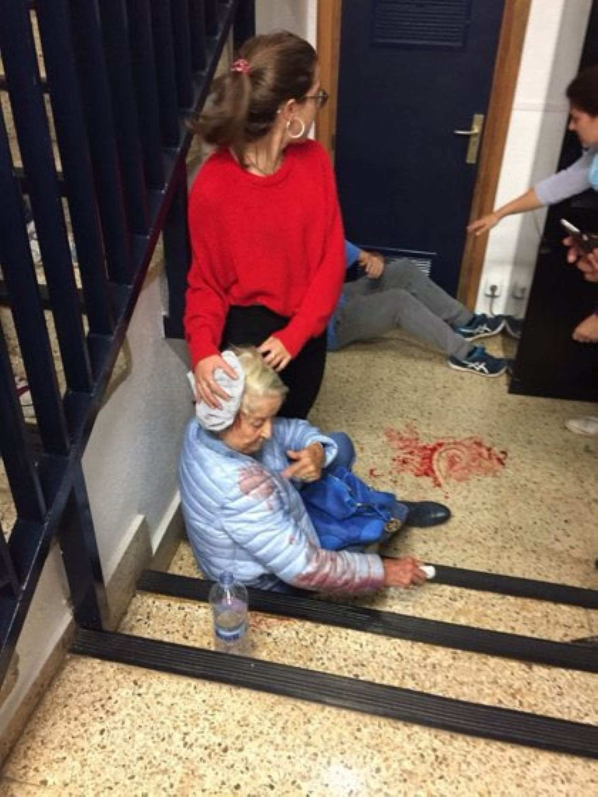 Enxampen espanyolistes fent passar ferits de l'1-O com a persones ferides a Ferraz
