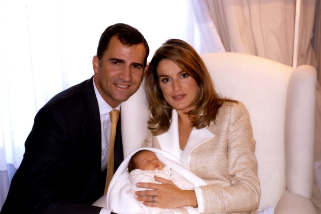 Letizia y Felipe con Leonor de bebé