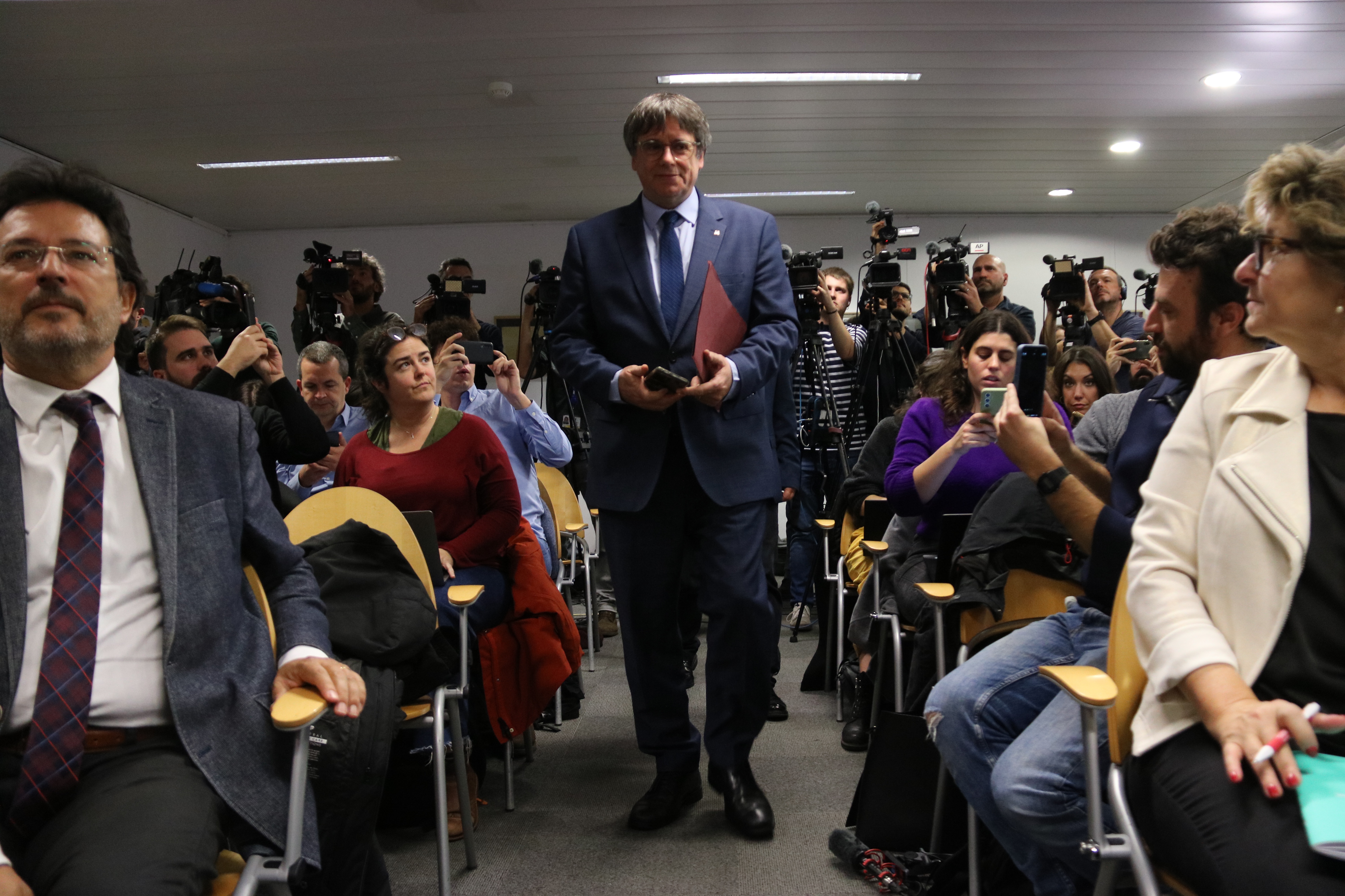 Puigdemont warns the PSOE: the days of giving support "with nothing in return" are over
