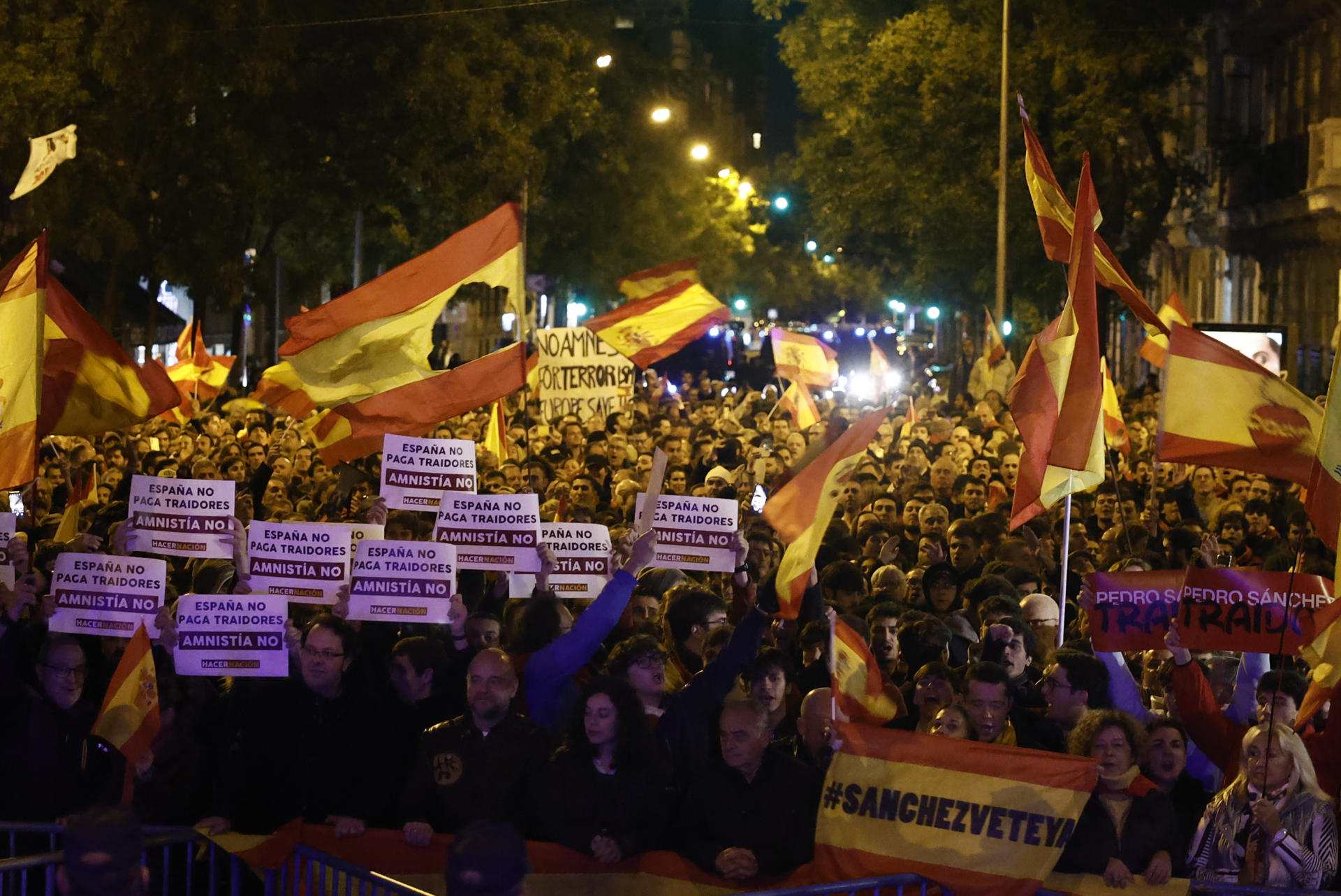 La furia ultra contra la amnistía descoloca al PP y da oxígeno a Vox a las puertas de investir a Sánchez