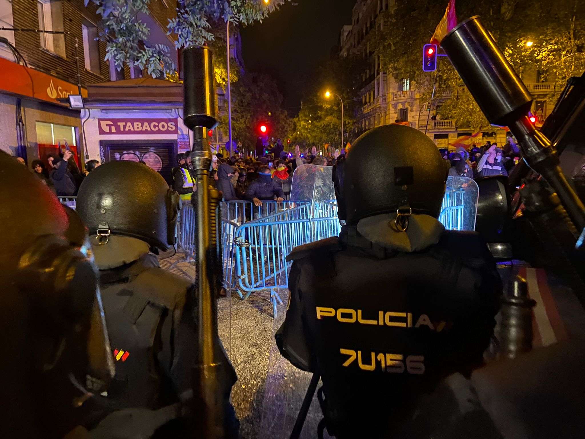 Càrregues policials a Ferraz a la manifestació contra l'amnistia a Madrid