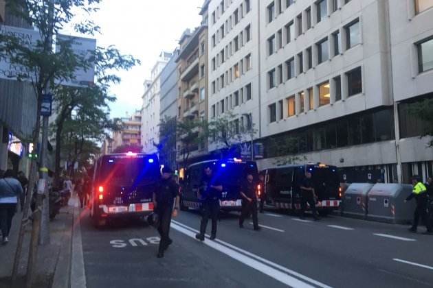 travesía gracia cortada mossos|mozos mani independentista Carlota Camps