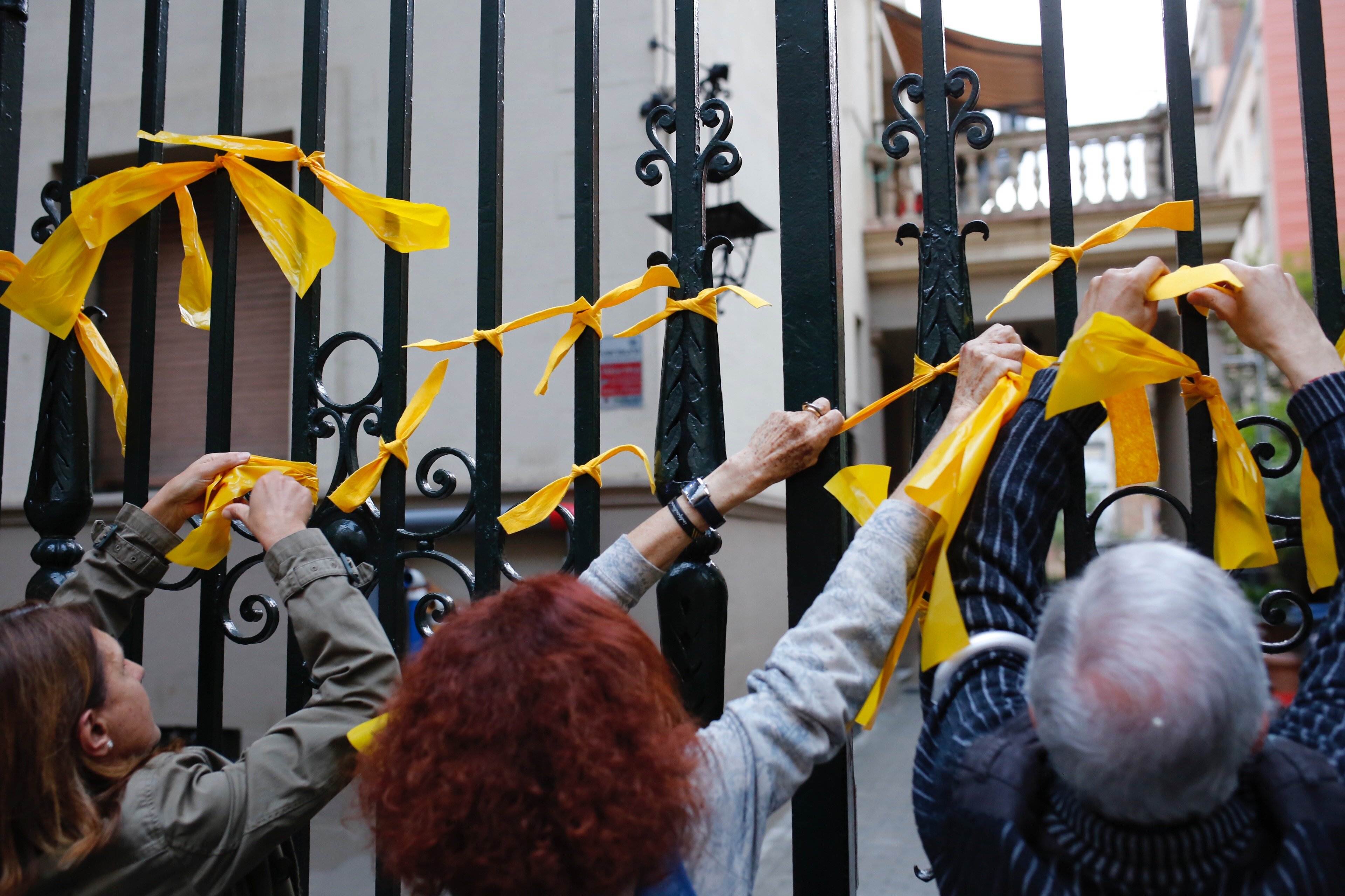 Nova agressió a una dona que posava llaços grocs a Tortosa