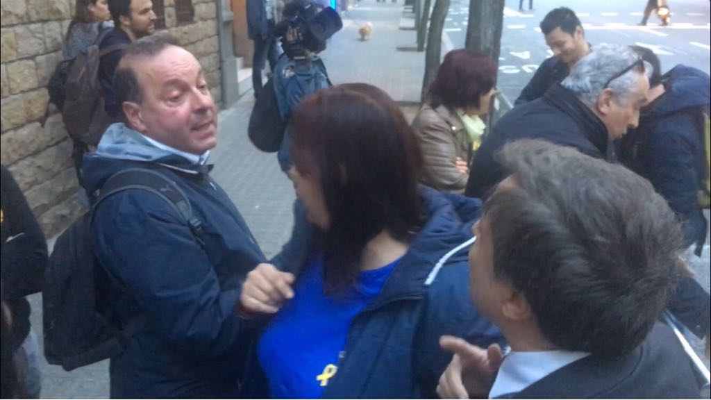 Denuncien als Mossos un unionista per amenaçar independentistes amb un cúter