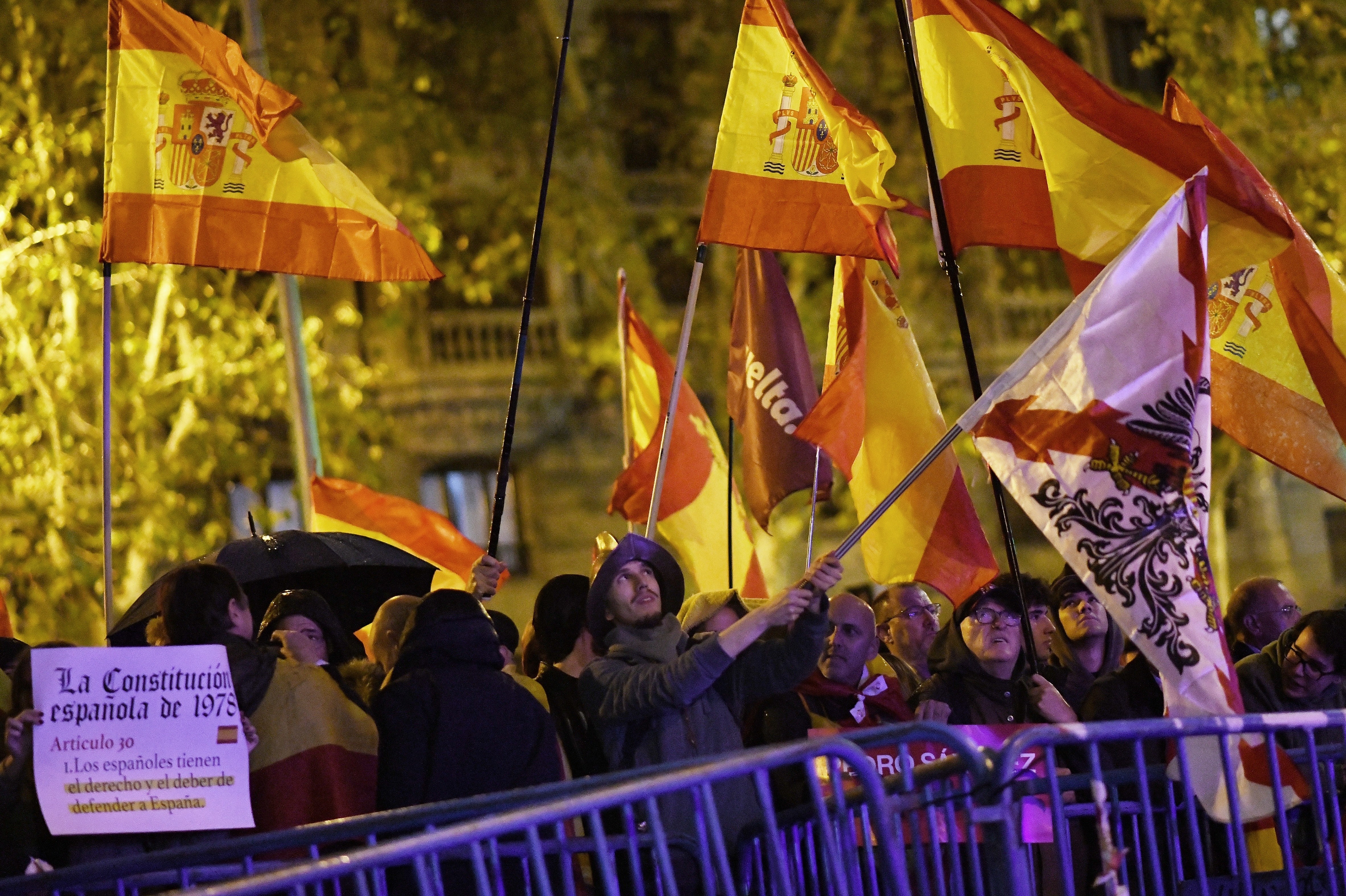 Several thousand demonstrate against the amnesty in Madrid for the eighth consecutive day