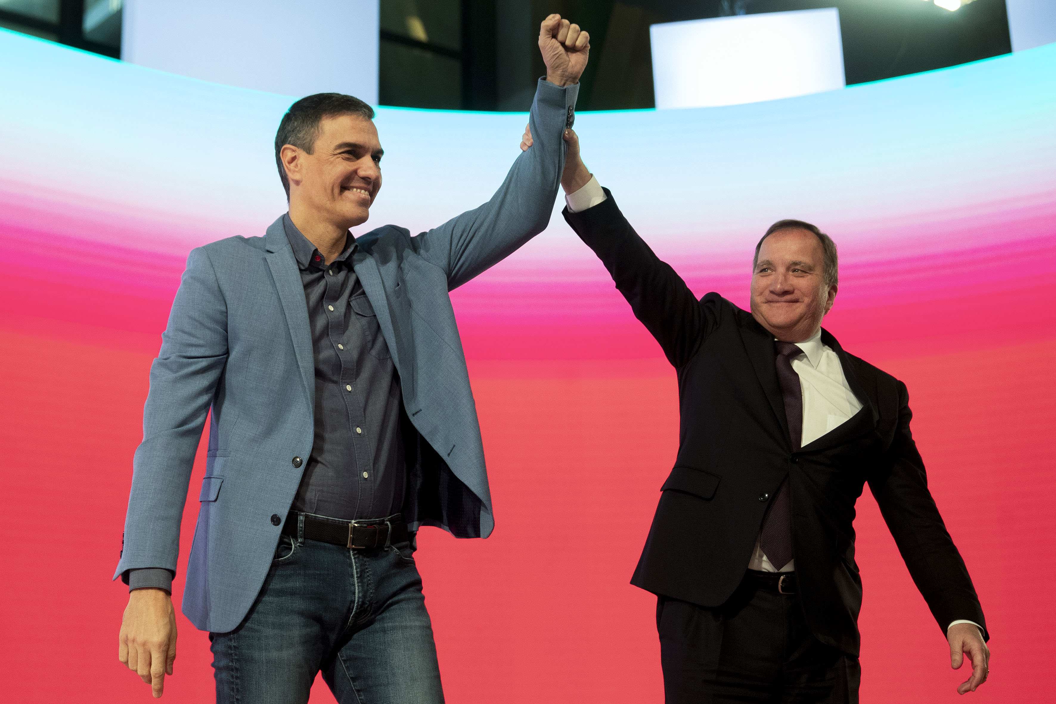 Sánchez avisa de que gobernará "4 años más" y carga contra el PP por pactar con Vox: "Avanza hacia el abismo"