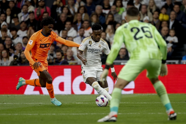 Vinicius encarando a Thierry / Foto: EFE