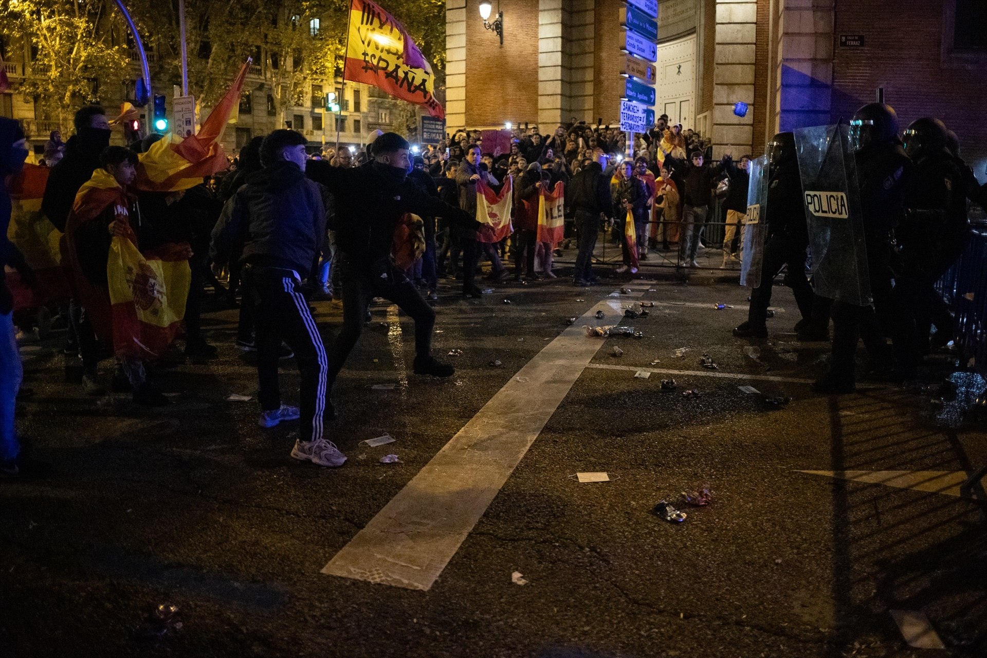 El ultraespañolismo vuelve a desatar su violencia contra la amnistía en Madrid