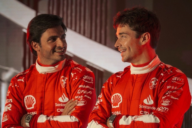 Carlos Sainz i Leclerc presentant la nova livery de Ferrari en Las Vegas / Foto: @ScuderiaFerrari