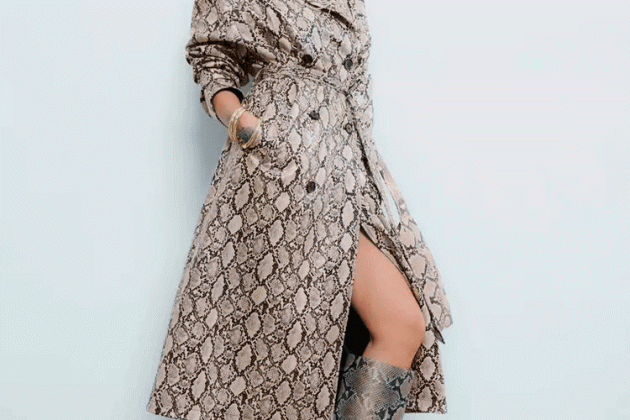 Abrigo con cinturón de piel de serpiente de Rita Ora 1 Abrigo con cinturón de piel de serpiente de Rita Ora 1