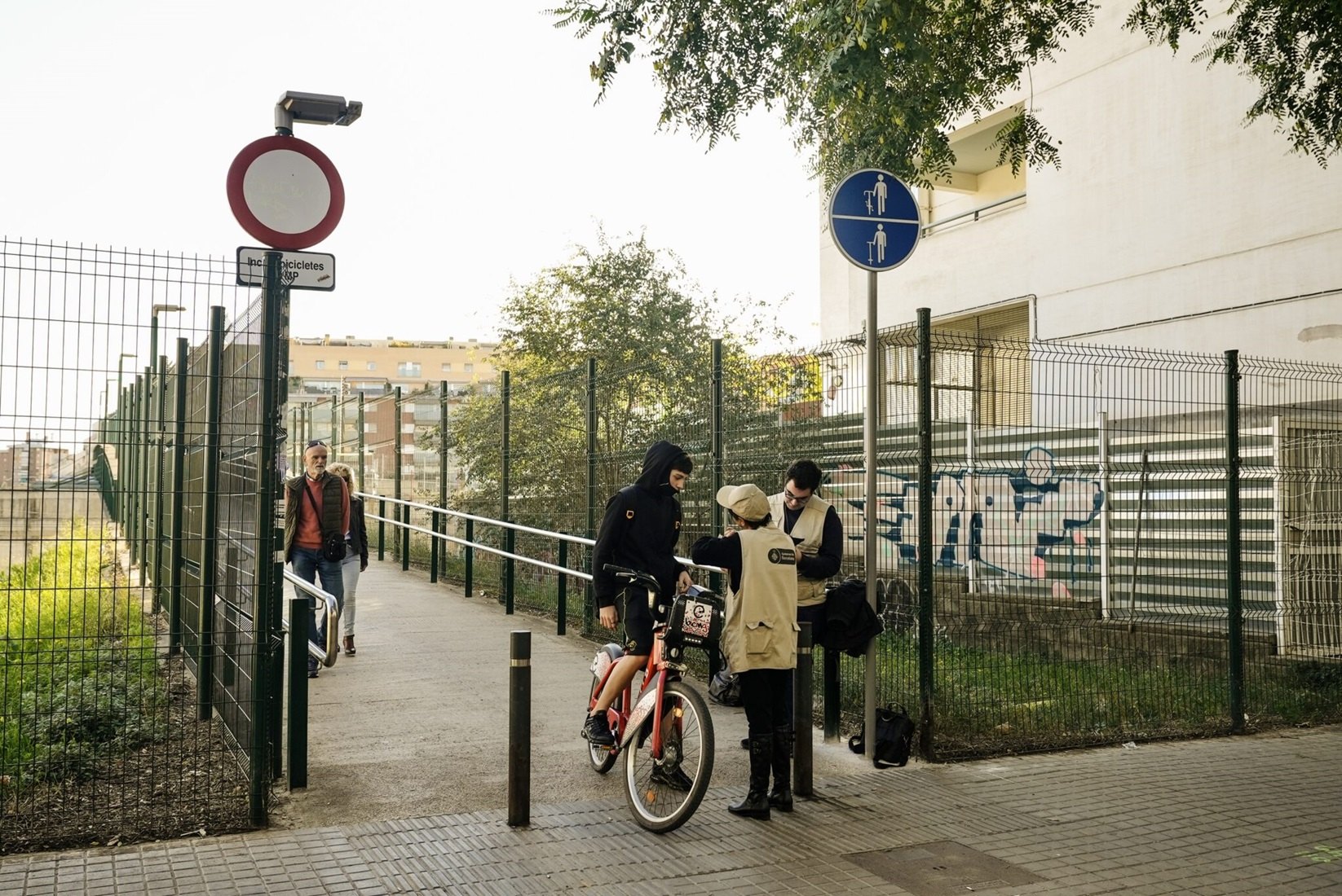 Estos son los siete puntos de Barcelona con la nueva señal de tráfico para ciclistas y usuarios de patinete