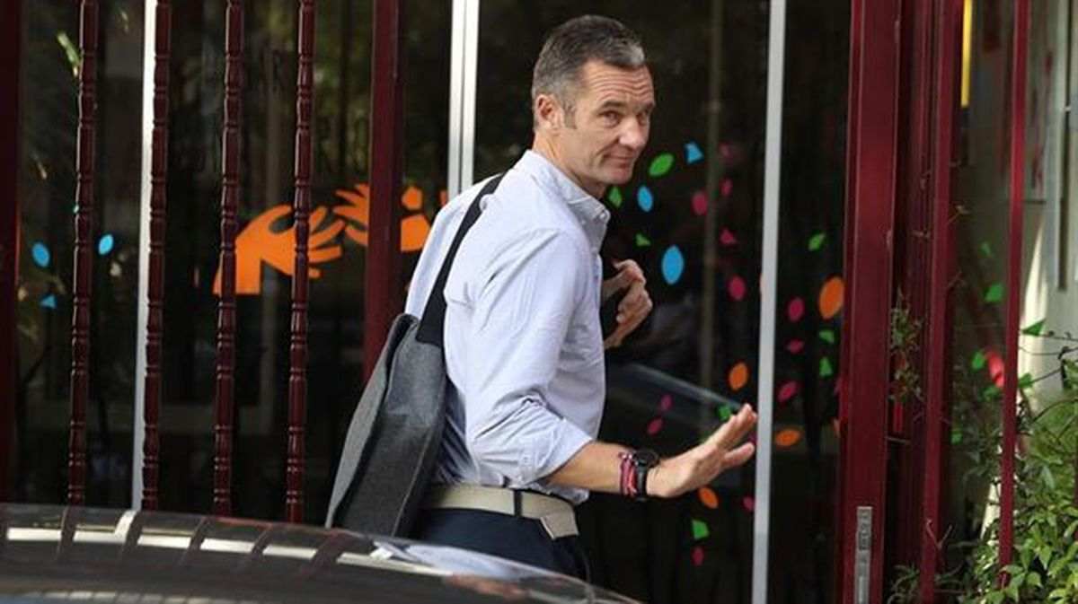 Iñaki entra a casa Iñaki entra a casa