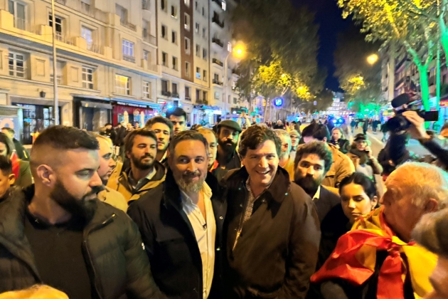 Tucker Carlson Santiago Abascal manifestacio Ferraz Tucker Carlson Santiago Abascal manifestacio Ferraz