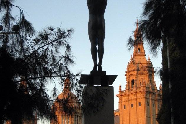 152 Monumento a Herrero y Guardia, en el fondo el MNAC enfo