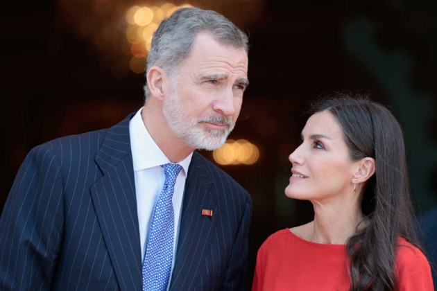Felipe y Letizia hablan en secreto Felipe y Letizia hablan en secreto