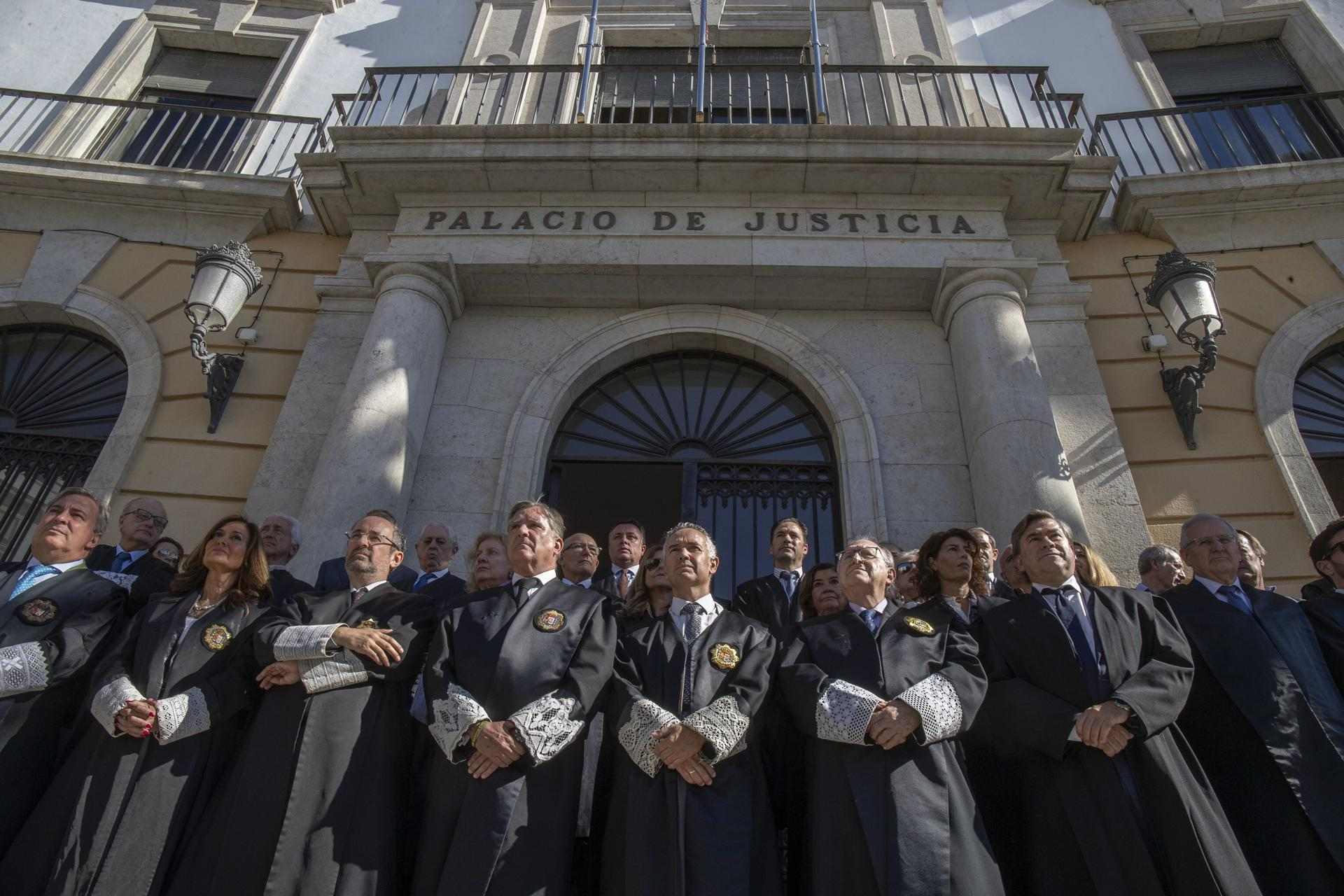 Jueces de varias ciudades españolas se manifiestan contra la amnistía ante los tribunales