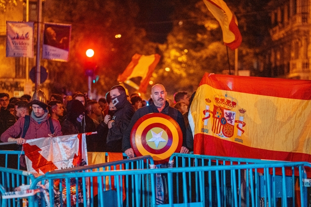 Rosell pide condenar con firmeza actos como el de las muñecas hinchables  en las protestas contra el PSOE en Ferraz