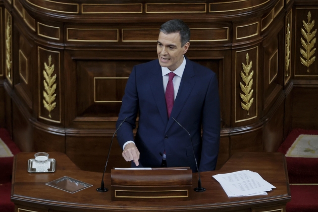 Investidura Pedro Sánchez PSOE 2023 congrés faristol senyalant / Foto: Efe Investidura Pedro Sánchez PSOE 2023 congrés faristol senyalant / Foto: Efe