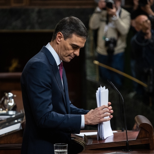 Investidura Pedro Sánchez PSOE 2023 congreso diputados atril papeles / Foto: Europa Press