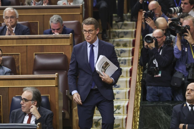 Investidura Pedro Sánchez PSOE 2023 congreso Feijoó bajando / Foto: Efe Investidura Pedro Sánchez PSOE 2023 congreso Feijoó bajando / Foto: Efe