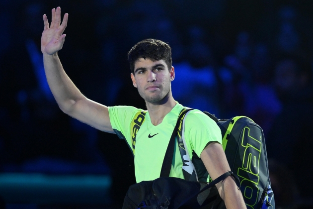 Carlos Alcaraz, saludando tras ganar su primer partido en unas ATP Finals / Foto: EFE