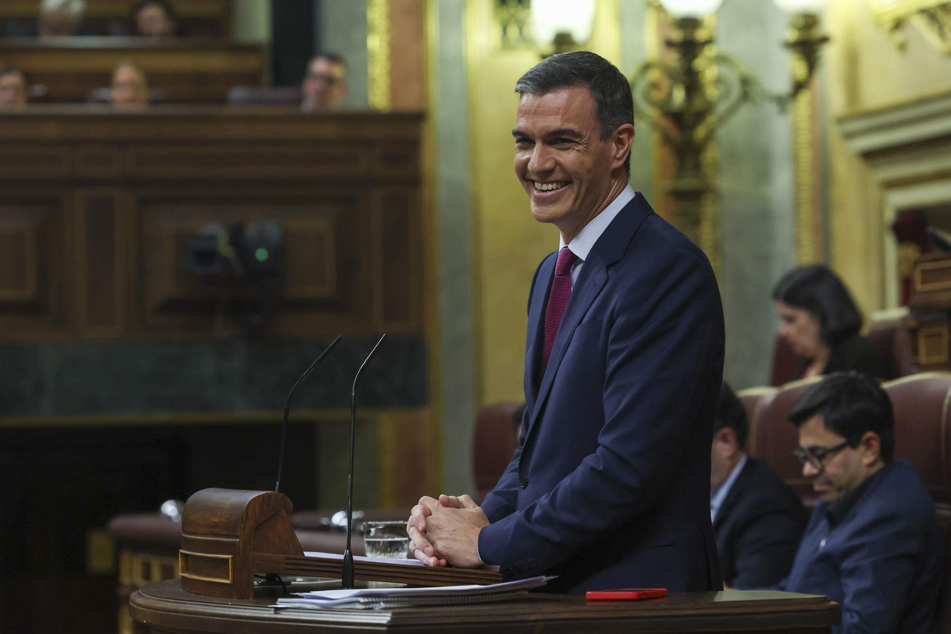 Pedro Sánchez es burla entre rialles del "no soc president, perquè no vull" de Feijóo
