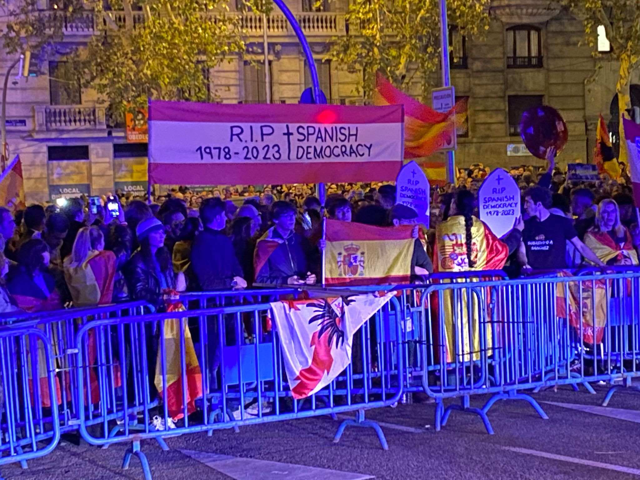 Bandera muerte democracia manifestacio ferraz Bandera muerte democracia manifestacio ferraz