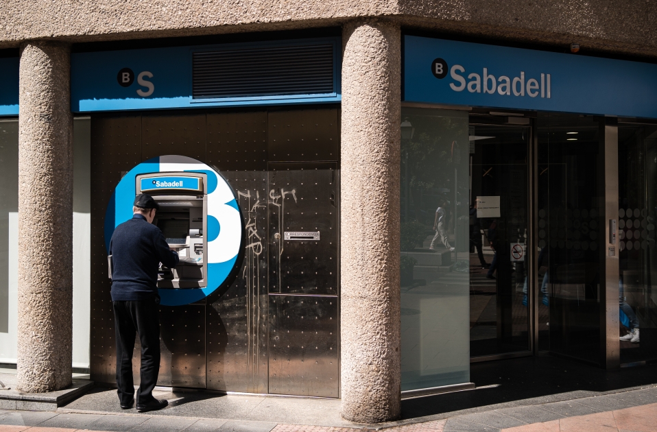 EuropaPress 5136154 hombre cajero entidad bancaria sabadell sido atracada calle nunez balboa 21 EuropaPress 5136154 hombre cajero entidad bancaria sabadell sido atracada calle nunez balboa 21