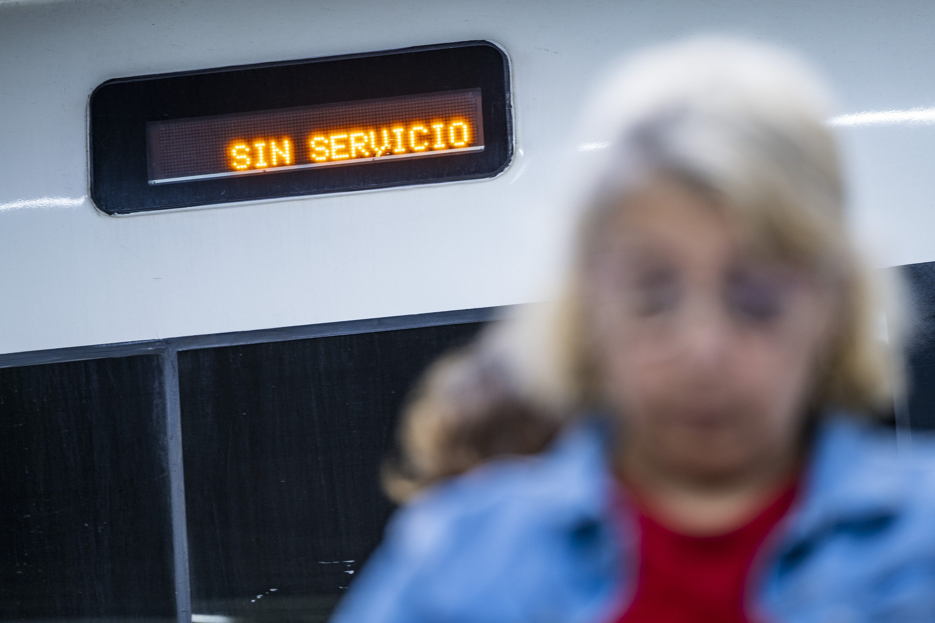 La caída de dos árboles deja una jornada accidentada en la R15 de Rodalies