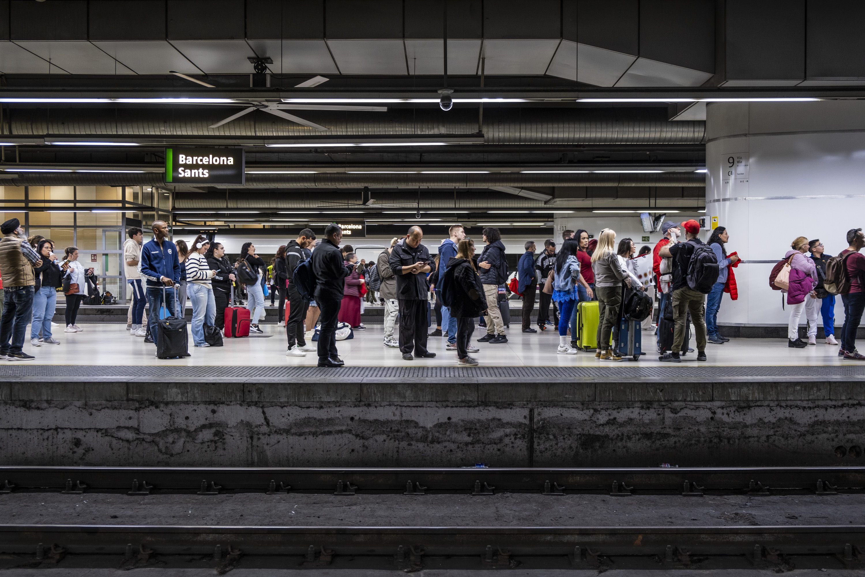 Rail strike over Rodalies transfer will cancel 400 trains in Catalonia