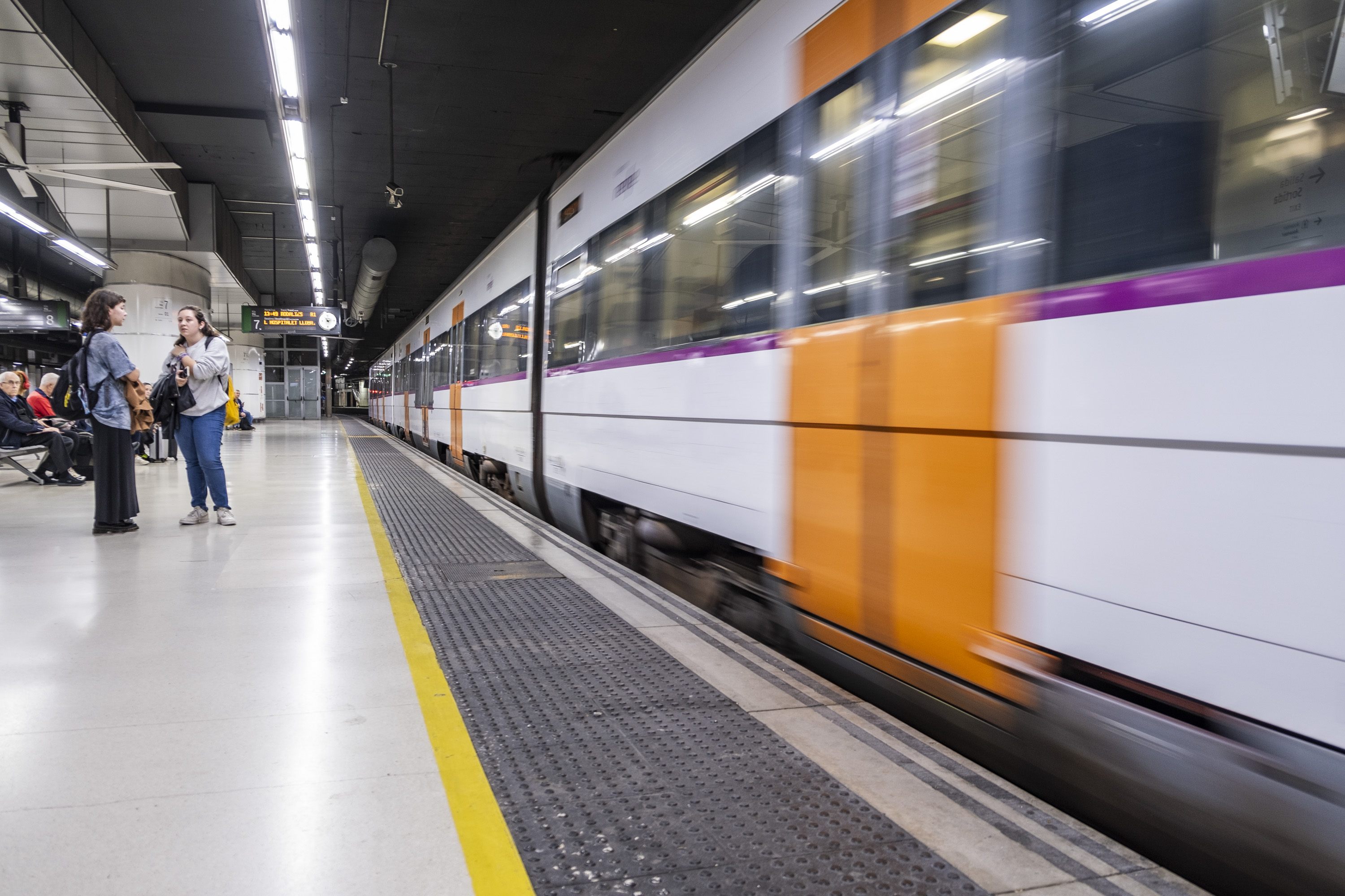 Usuaris de Rodalies denuncien una vaga encoberta dels treballadors de Renfe i Adif